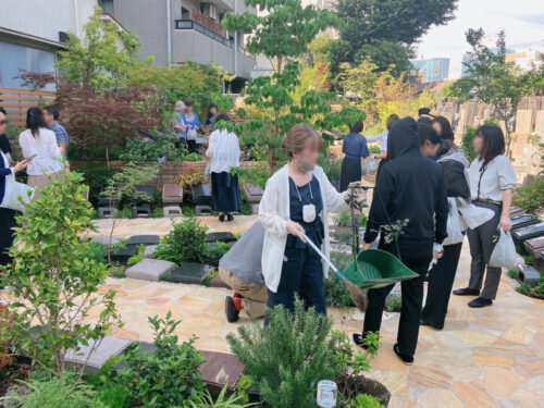 アンカレッジ社内植栽講習会の実地研修の様子