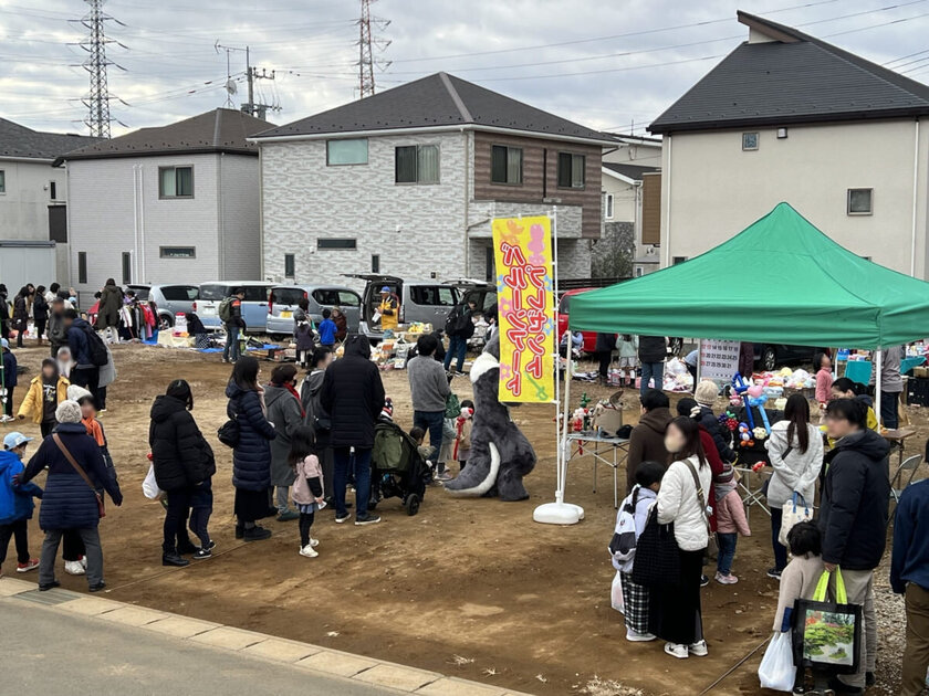 お寺と地元の手作りの市です-市の谷の市の会場.jpg
