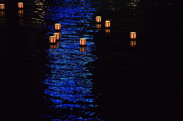 灯籠流し.jpg