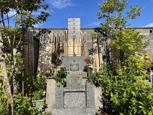 _re_ (640)●墓石素材_合同墓_上京庭苑.jpg